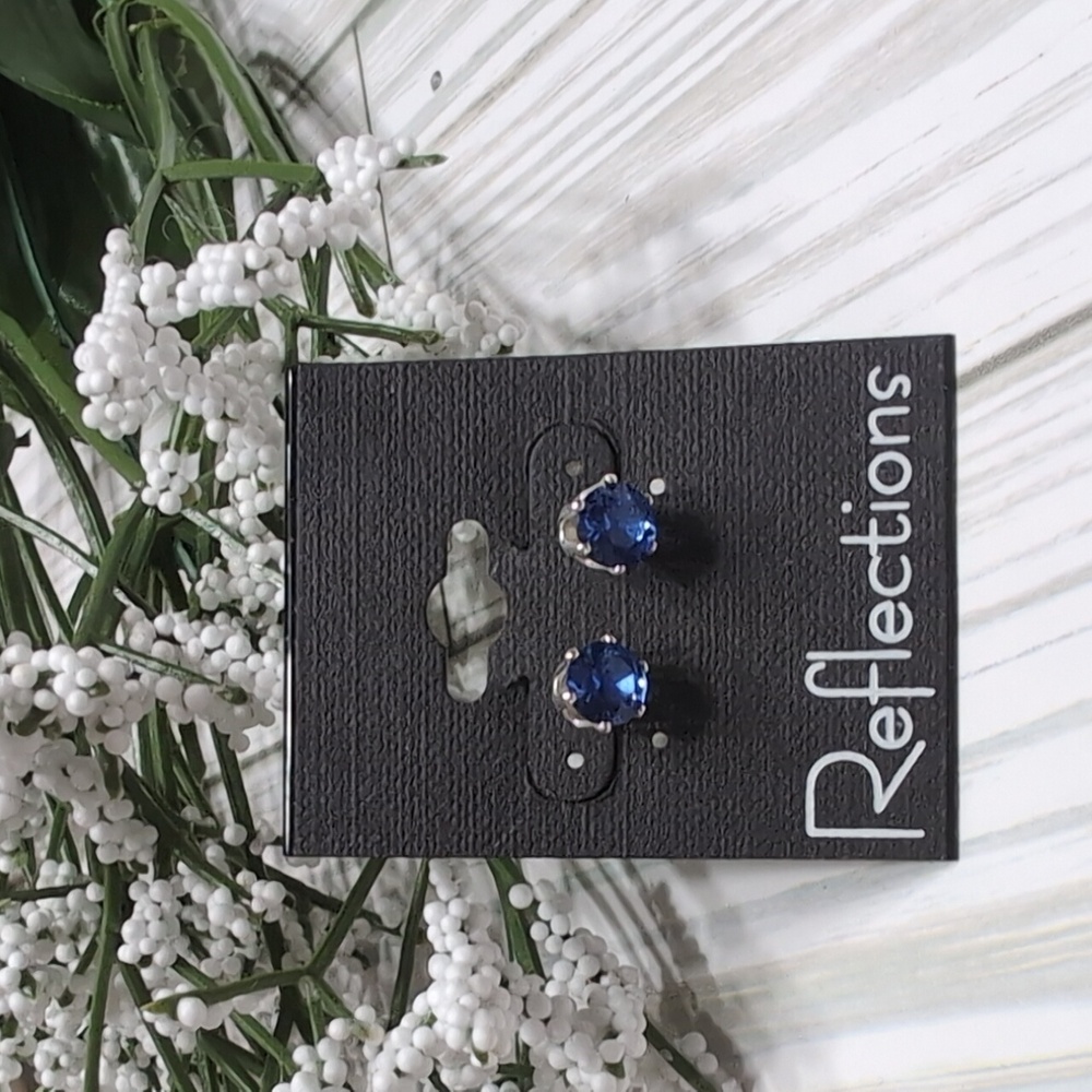Elegant Blue Sparkly Stud Earrings Made With Swarovski Crystals NEW!